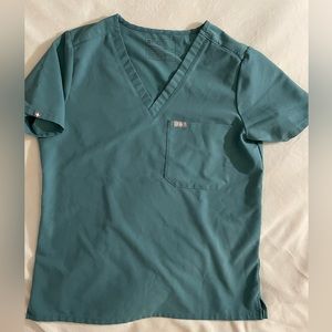 Figs scrub top. Gently used. Smoke & pet free home. Ready to rotate.